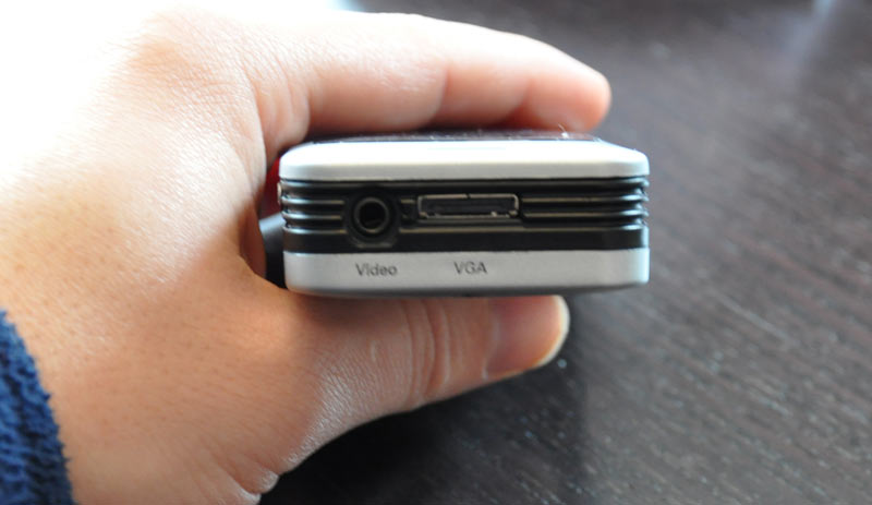 Illustration for article titled 3M MPro110 Handheld Mobile Projector: Lightning Review